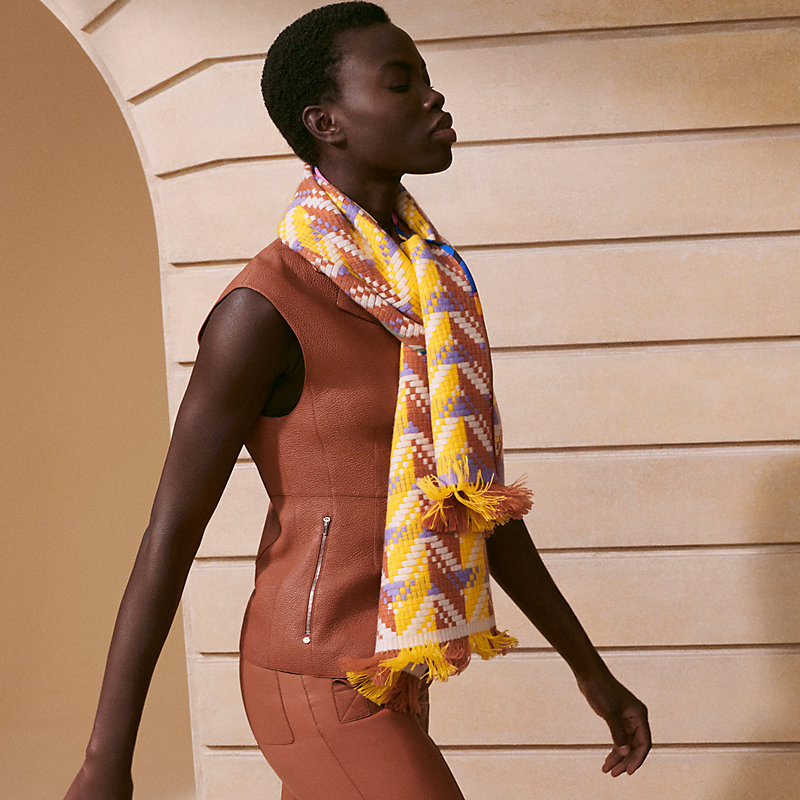 Zoom Chevron scarf - Yellow | Hermès Hong Kong SAR